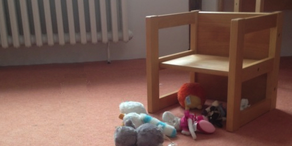 Detská stolička Dorotka ako zhŕňač hračiek pri upratovaní detskej izby